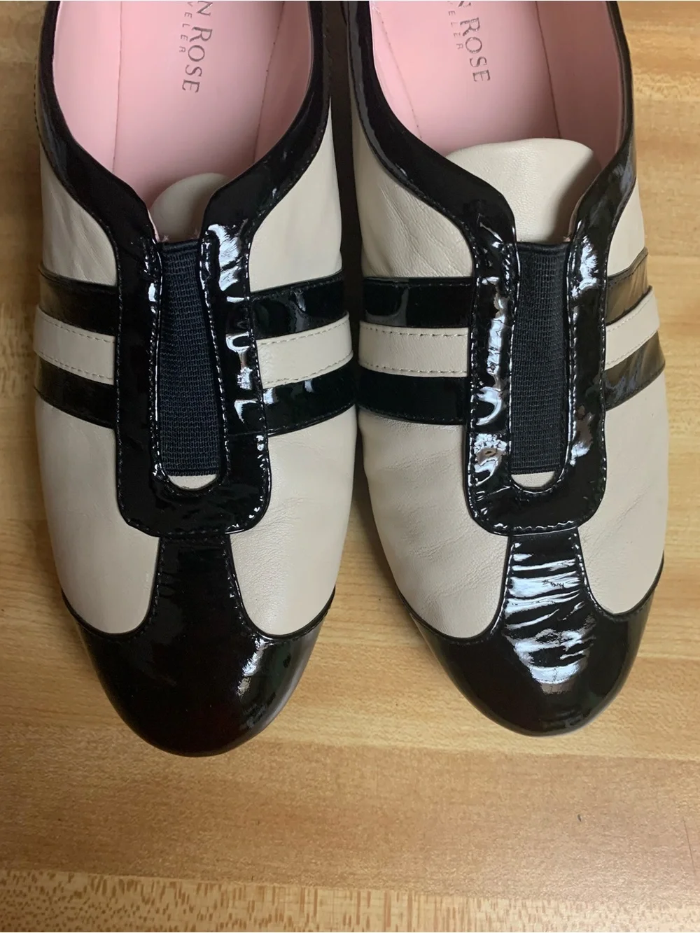 Taryn Rose Black &Cream Leather Slip-ons Travelers Shoes, Size 10 M